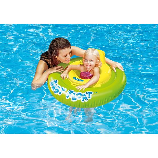 Aufblasbarer Kindersitz im Wasser