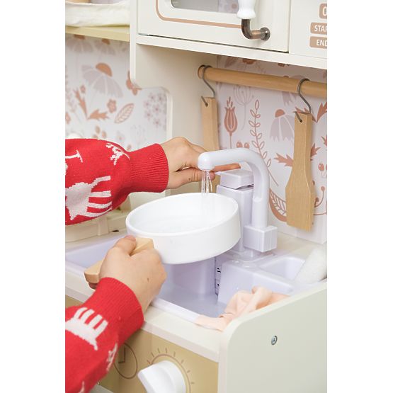 Bianca - Küche mit funktionalem Wasserhahn, Waschmaschine und Ofen