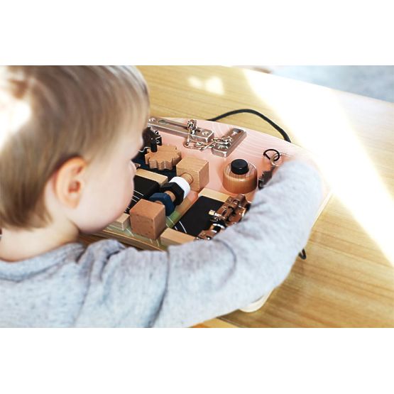 Bildungstafel Schlösser und Knöpfe