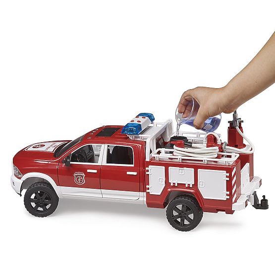 Bruder RAM 2500 Feuerwehrfahrzeug mit Licht- und Soundmodul