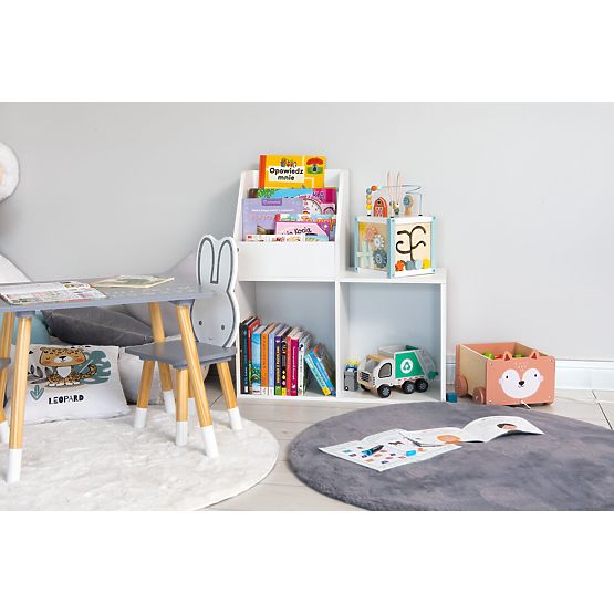 Bücherregal mit Regal