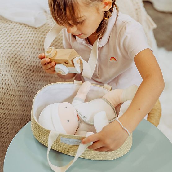 Doudou Jolijou Puppe Pol in einer Tragetasche für den Kinderwagen 28 cm