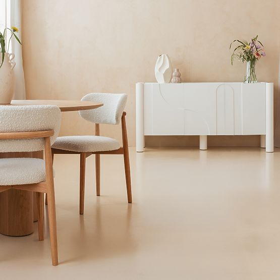 Dreitürige Kommode Lunaria mit gefräster Front, weiß