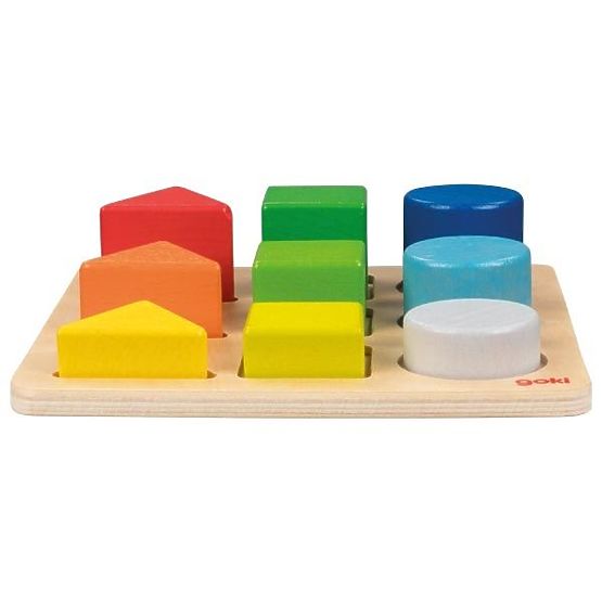 Formenpuzzle auf einem Sockel