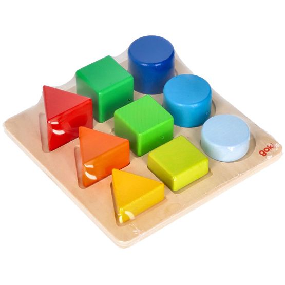 Formenpuzzle auf einem Sockel