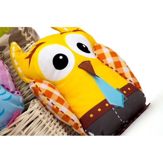 Fröhliche Eulenfamilie