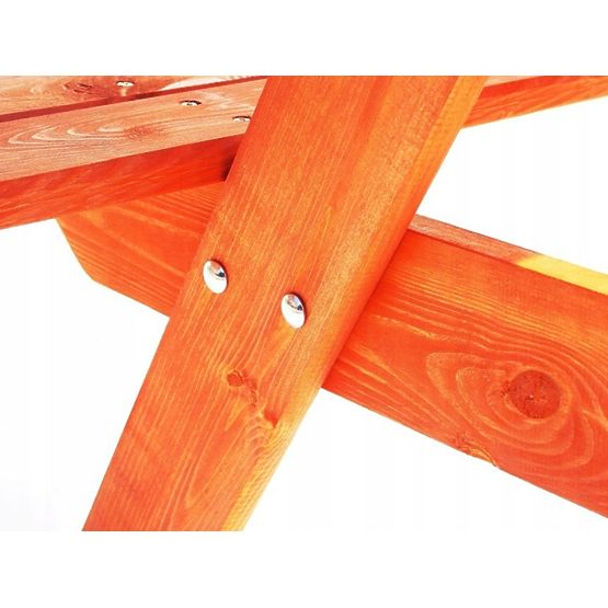 Gartentisch aus Holz mit Bänken