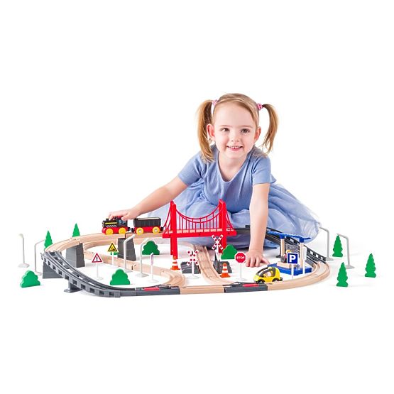 Holzeisenbahn mit batteriebetriebener Lokomotive, 80 Teile