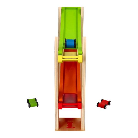 Hölzerne Raumrutsche mit Spielzeugautos
