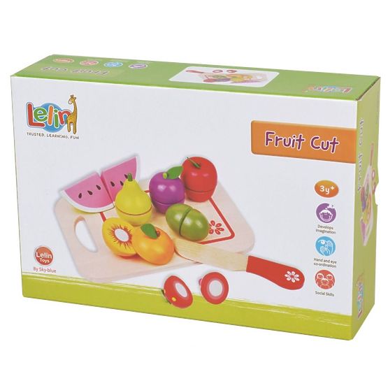 Holzfrüchte mit einem Schneidebrett