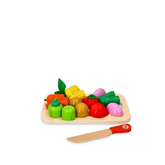 Holzgemüse mit einem Schneidebrett