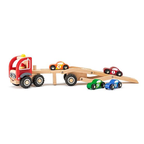 Holztransporter mit 4 Rennwagen