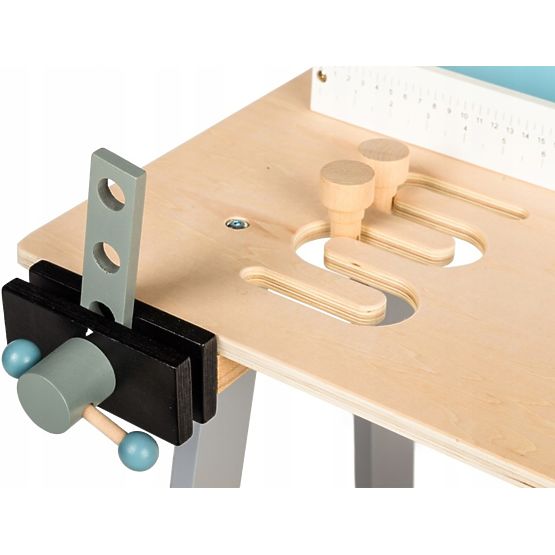 Holzwerkstatt mit Werkzeugen