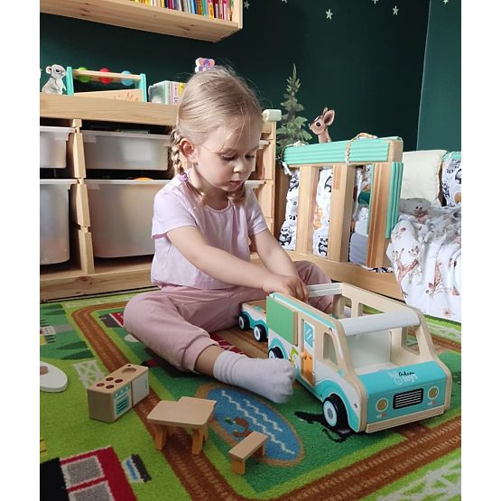 Holzwohnwagen mit Anhänger und Zubehör
