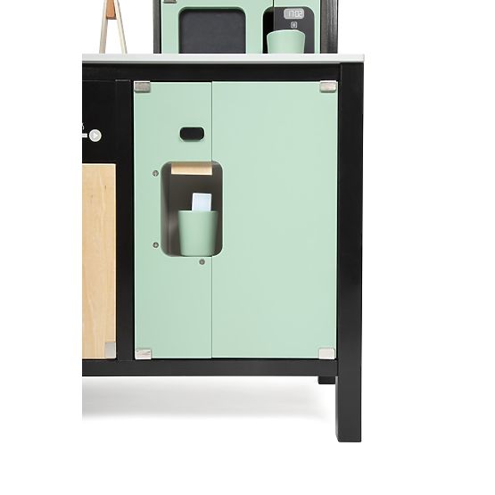 Industrielle Kinderküche mit Kücheninsel