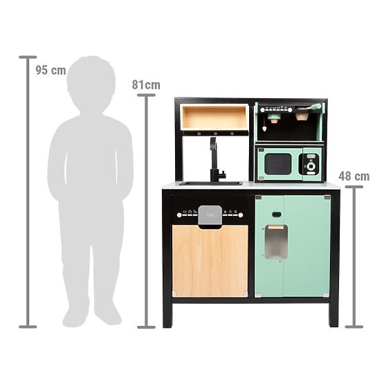 Industrielle Kinderküche mit Kücheninsel