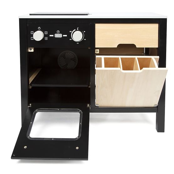 Industrielle Kinderküche mit Kücheninsel