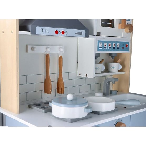Interaktive Holzküche mit Dunstabzugshaube