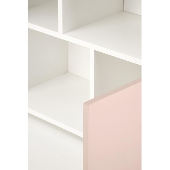 Kinderregal in Form von Fatis Haus