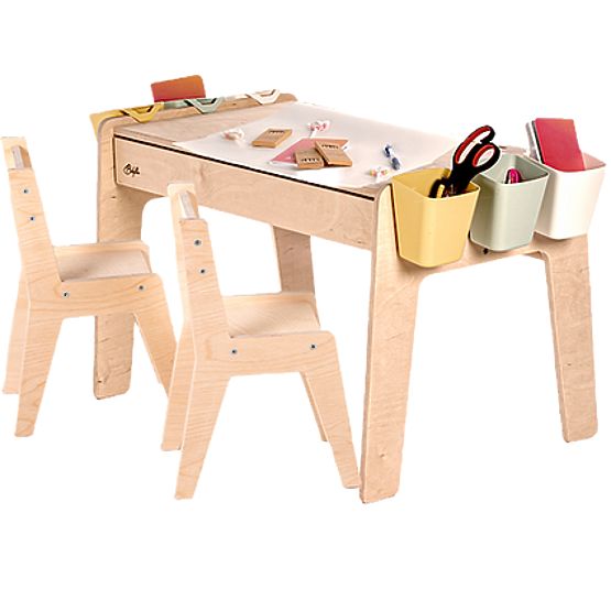 Kinderset Tisch und zwei Stühle mit Zubehör