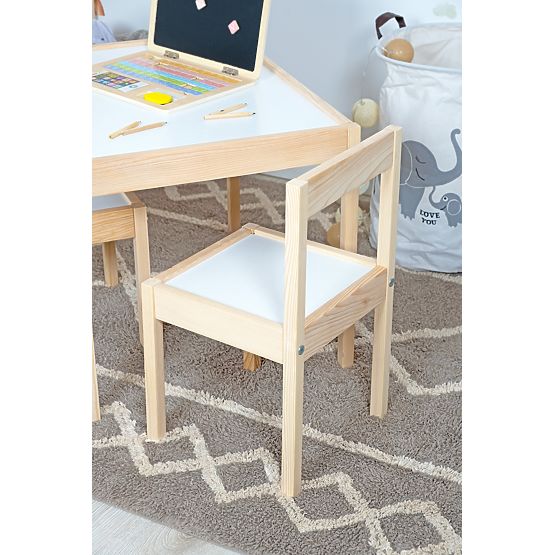 Kindertisch und 2 LETTO-Stühle