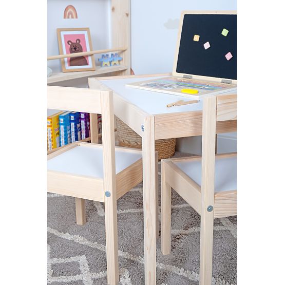 Kindertisch und 2 LETTO-Stühle