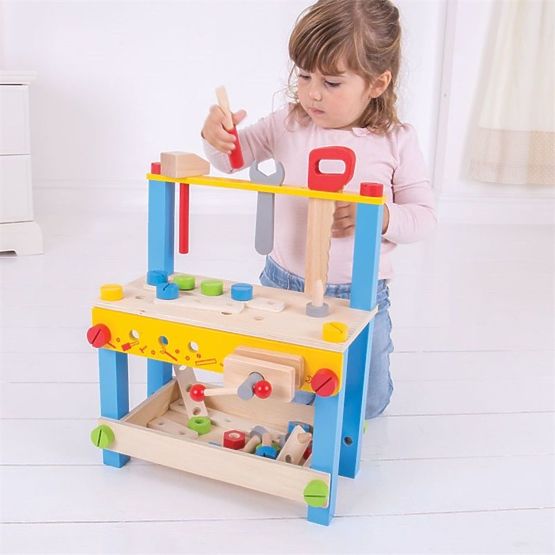 Kinderwerkstatt mit Werkzeugen