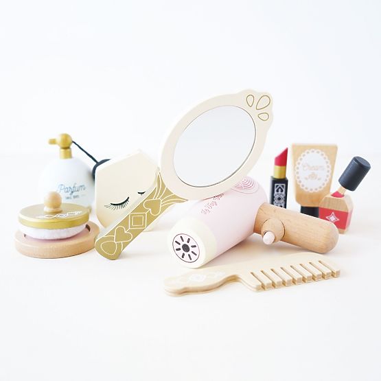 Kosmetiktasche mit Holzzubehör