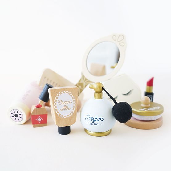 Kosmetiktasche mit Holzzubehör