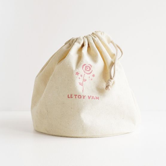 Kosmetiktasche mit Holzzubehör