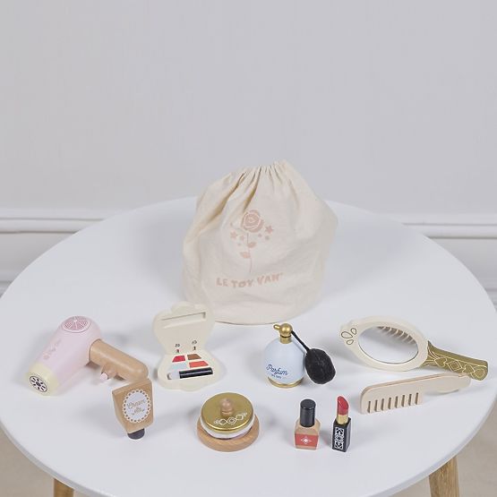 Kosmetiktasche mit Holzzubehör