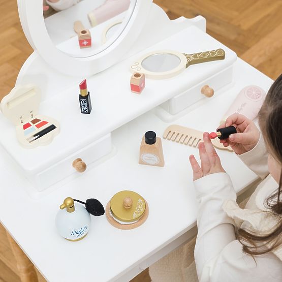 Kosmetiktasche mit Holzzubehör