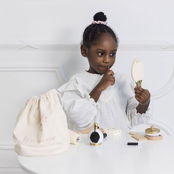 Kosmetiktasche mit Holzzubehör