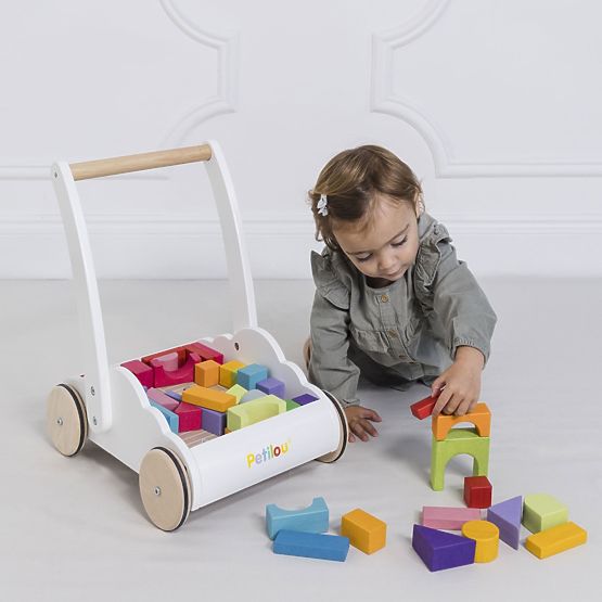Le Toy Van Petilou Wagen mit Regenbogenbausteinen