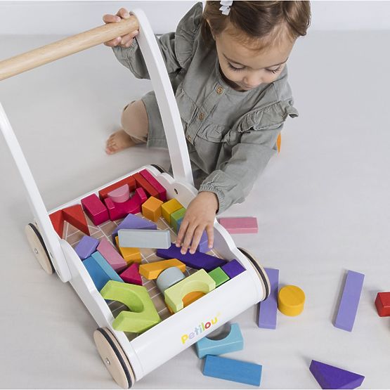 Le Toy Van Petilou Wagen mit Regenbogenbausteinen