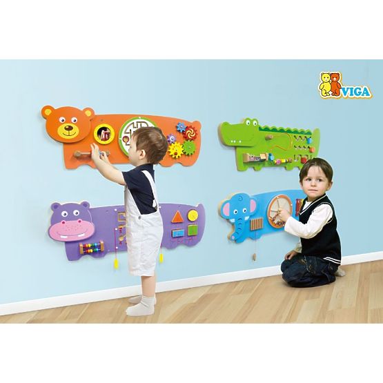 Lernspielzeug an der Wand - Bär