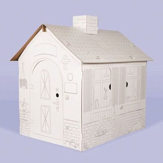 Kinderhaus aus Pappe mit Kamin