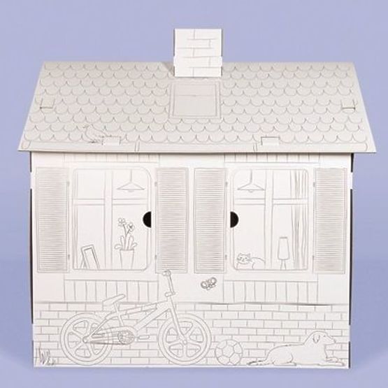 Kinderhaus aus Pappe mit Kamin