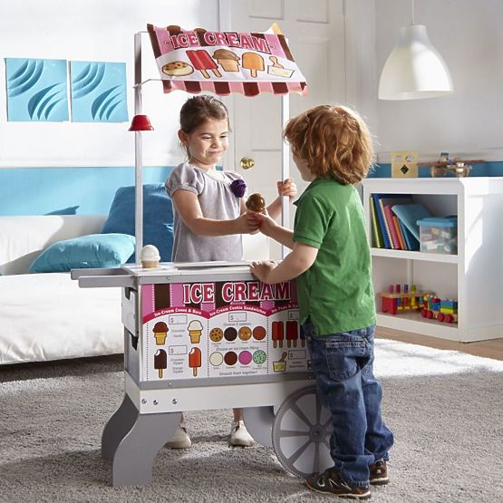 Stehen Sie mit Eis und Erfrischungen 2in1