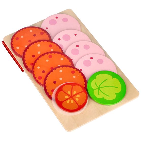 Wurst auf einem Brett - Lebensmittel für Sandwiches