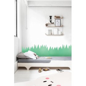 Wandschutz aus Schaumstoff hinter dem Bett - Gras