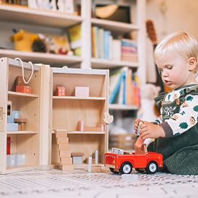 Bigjigs Toys Klappbares Puppenhaus mit Zubehör, Bigjigs Toys