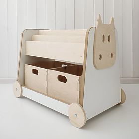Holzregal auf Rollen