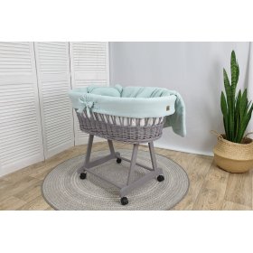 Korbbett mit Babyausstattung - neuwertig